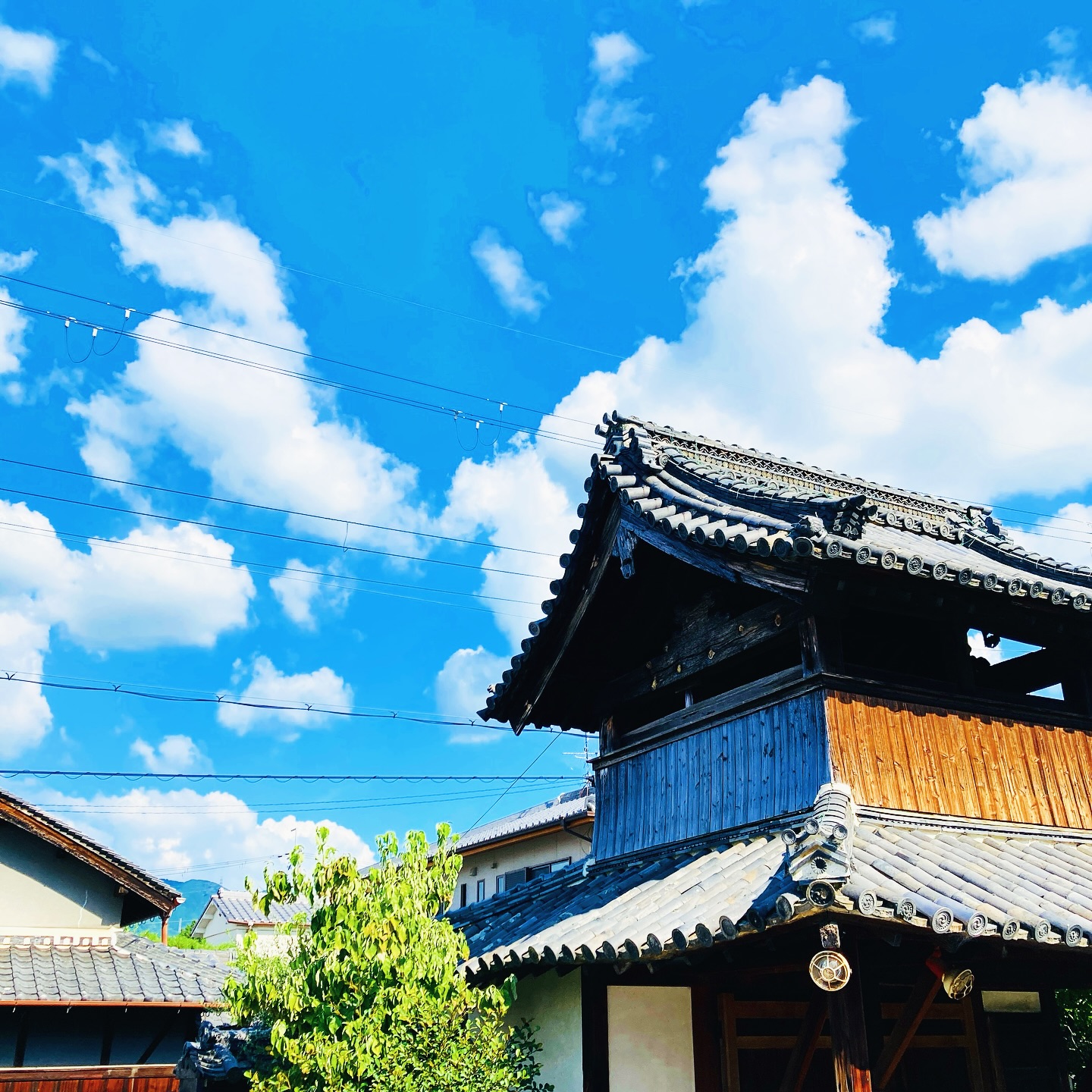 顕聖寺と青空・河南町寺内町から